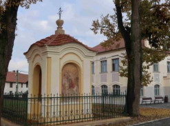 Celková obnova barokní výklenkové kaple, náves Chorušice